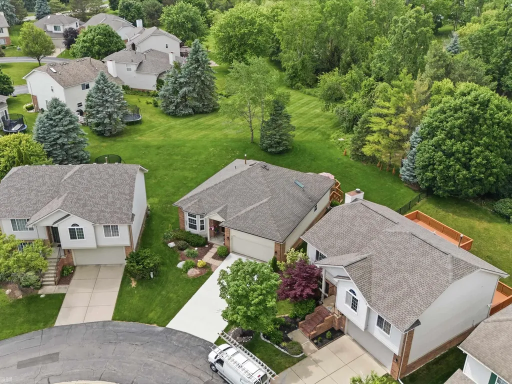 4652 Amberwood Court Oakland Charter Township MI 48306