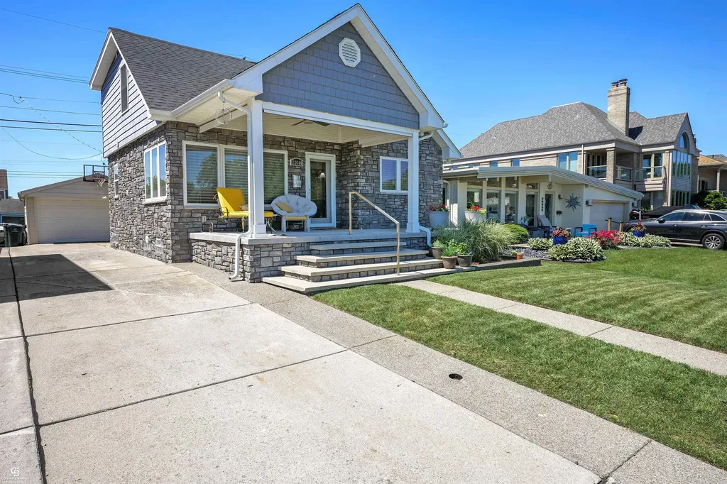 22640 Wildwood Street St. Clair Shores City MI 48081