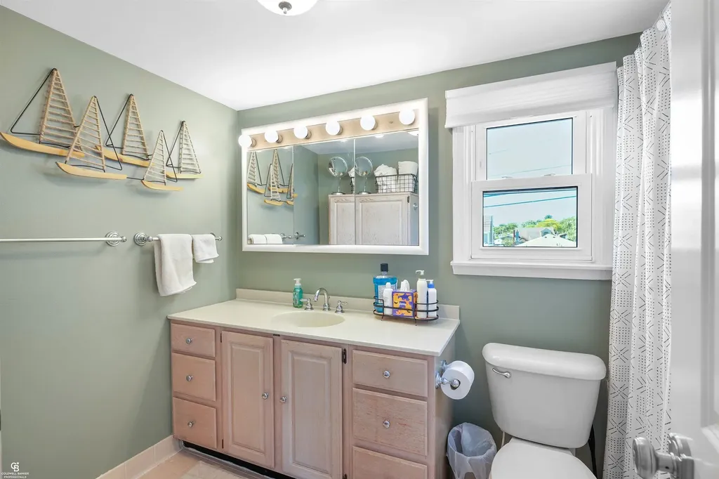 22640 Wildwood Street St. Clair Shores City MI 48081