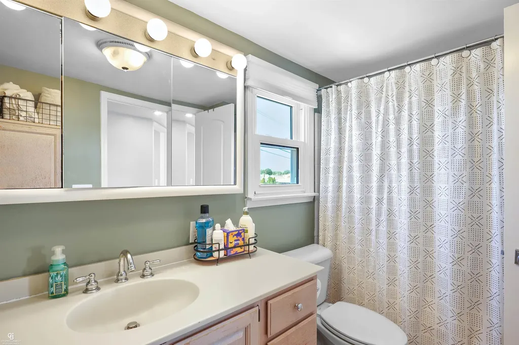 22640 Wildwood Street St. Clair Shores City MI 48081
