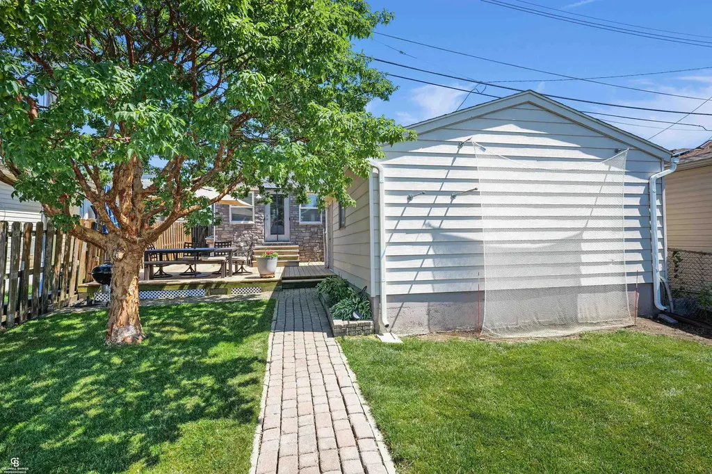 22640 Wildwood Street St. Clair Shores City MI 48081