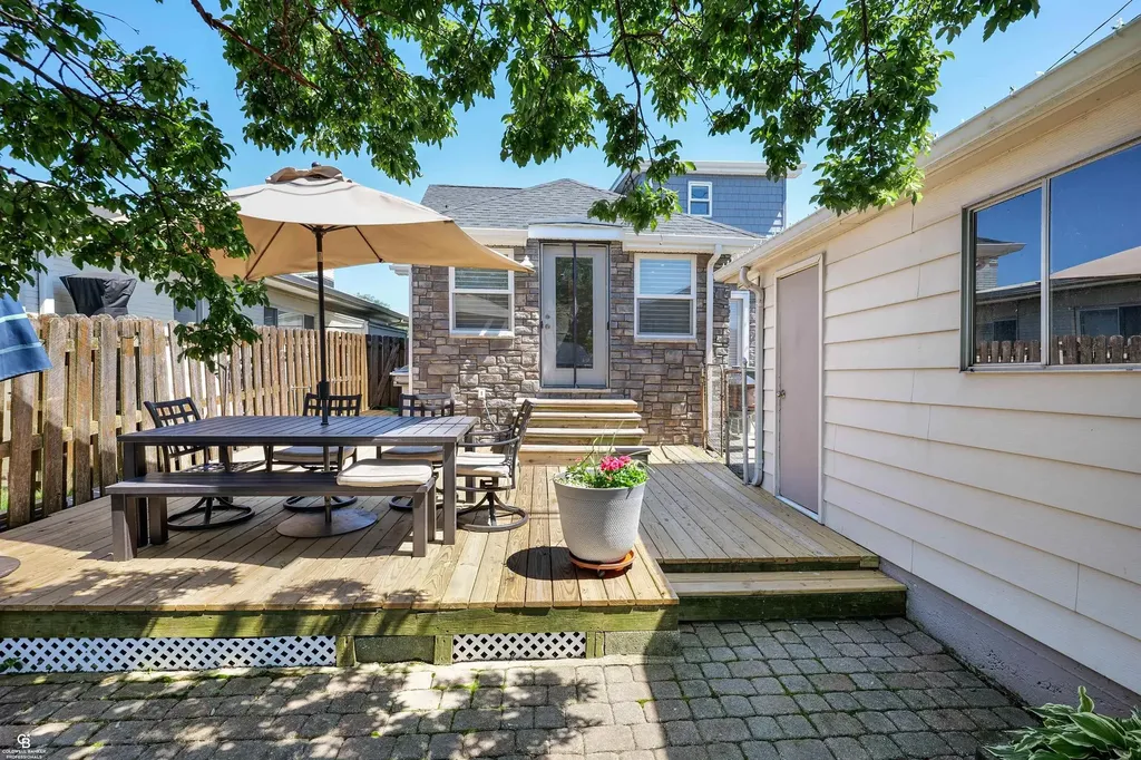 22640 Wildwood Street St. Clair Shores City MI 48081