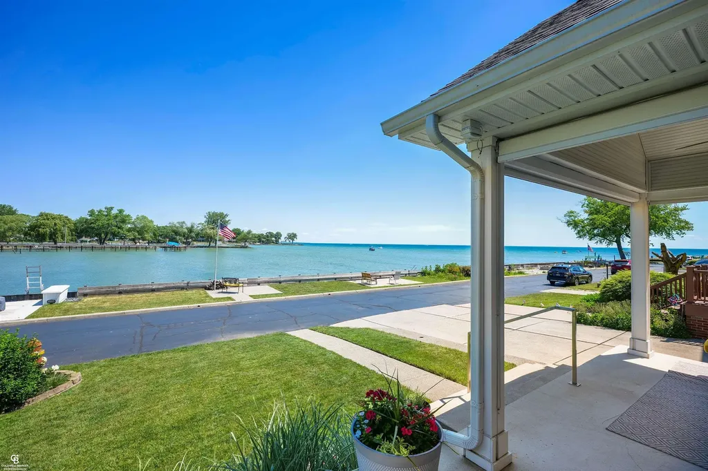 22640 Wildwood Street St. Clair Shores City MI 48081