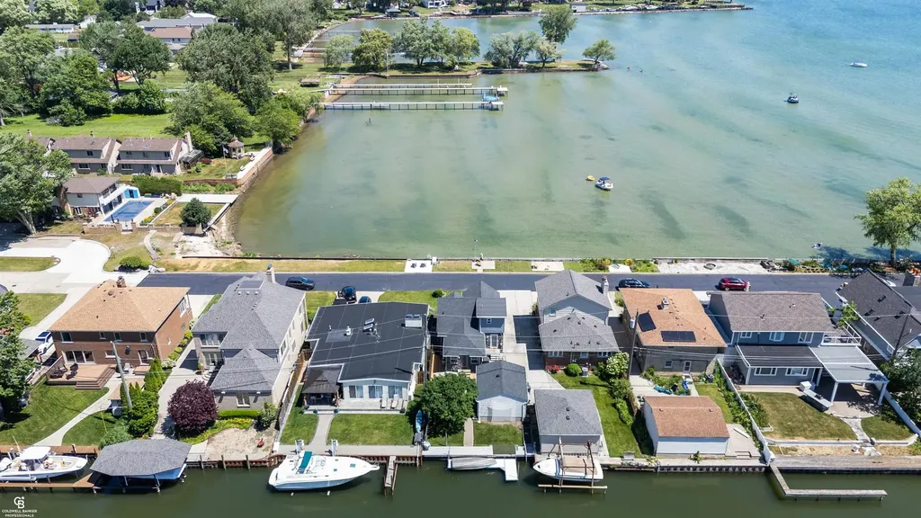 22640 Wildwood Street St. Clair Shores City MI 48081