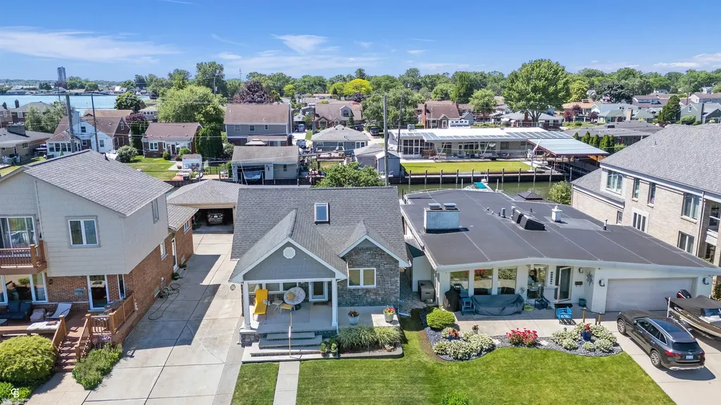 22640 Wildwood Street St. Clair Shores City MI 48081