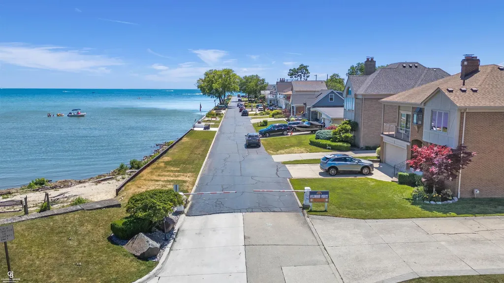22640 Wildwood Street St. Clair Shores City MI 48081