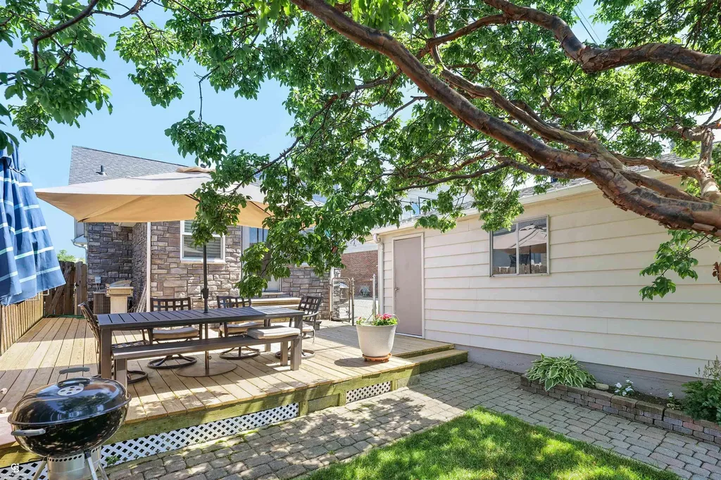 22640 Wildwood Street St. Clair Shores City MI 48081