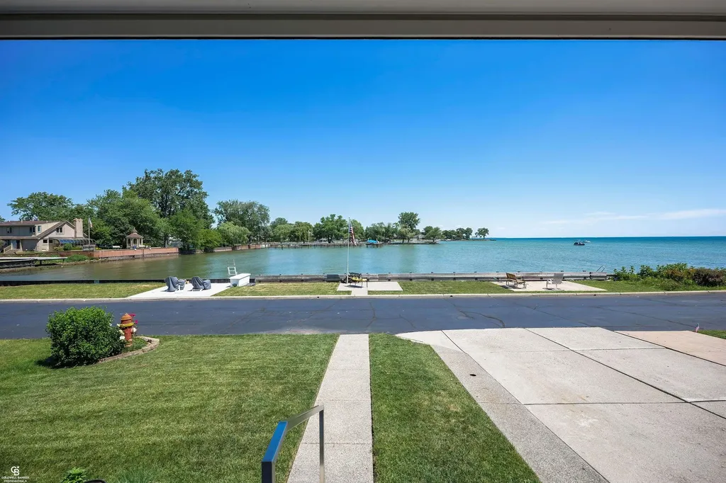 22640 Wildwood Street St. Clair Shores City MI 48081