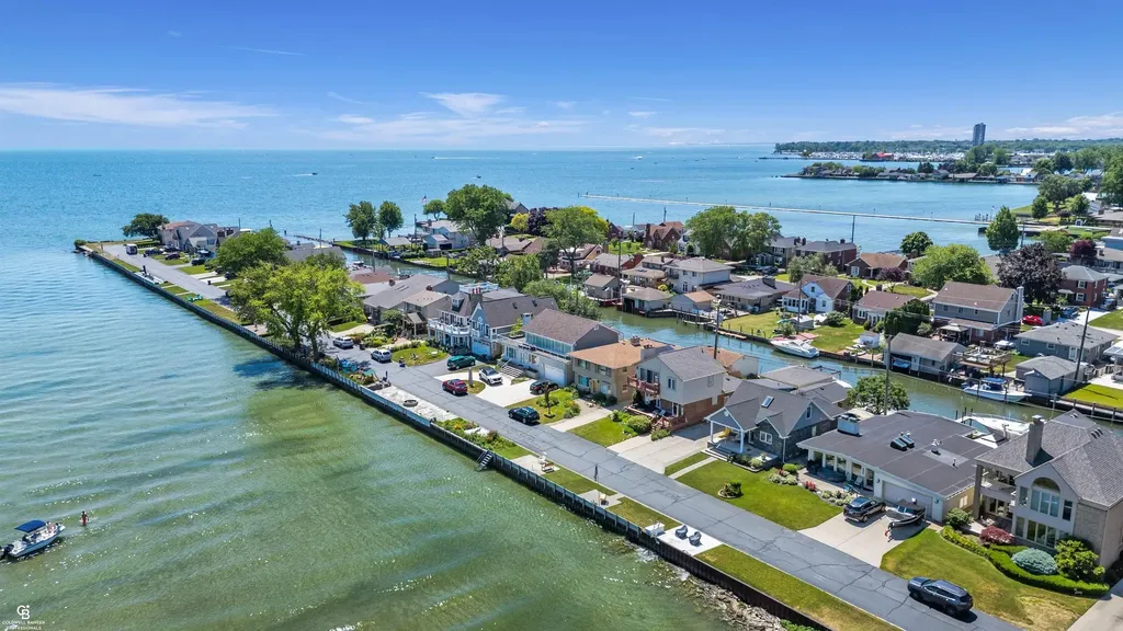 22640 Wildwood Street St. Clair Shores City MI 48081