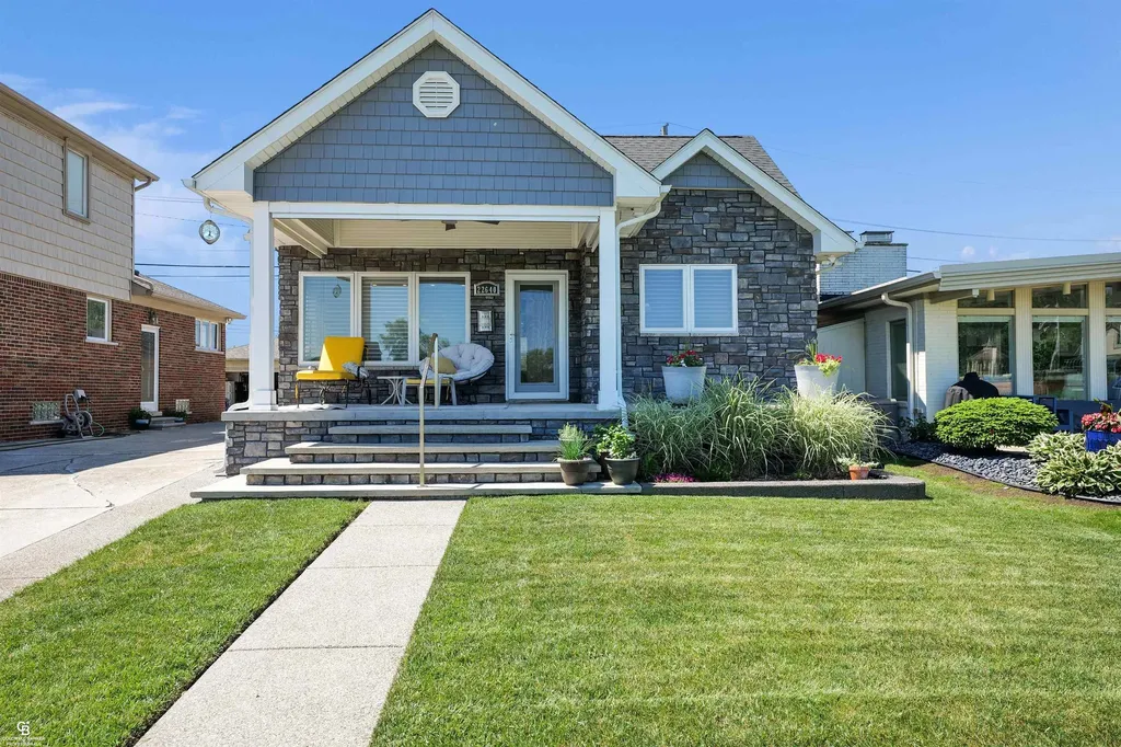 22640 Wildwood Street St. Clair Shores City MI 48081