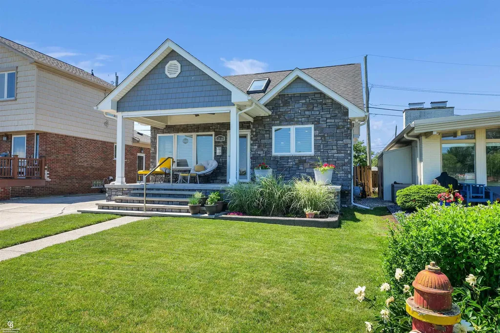 22640 Wildwood Street St. Clair Shores City MI 48081