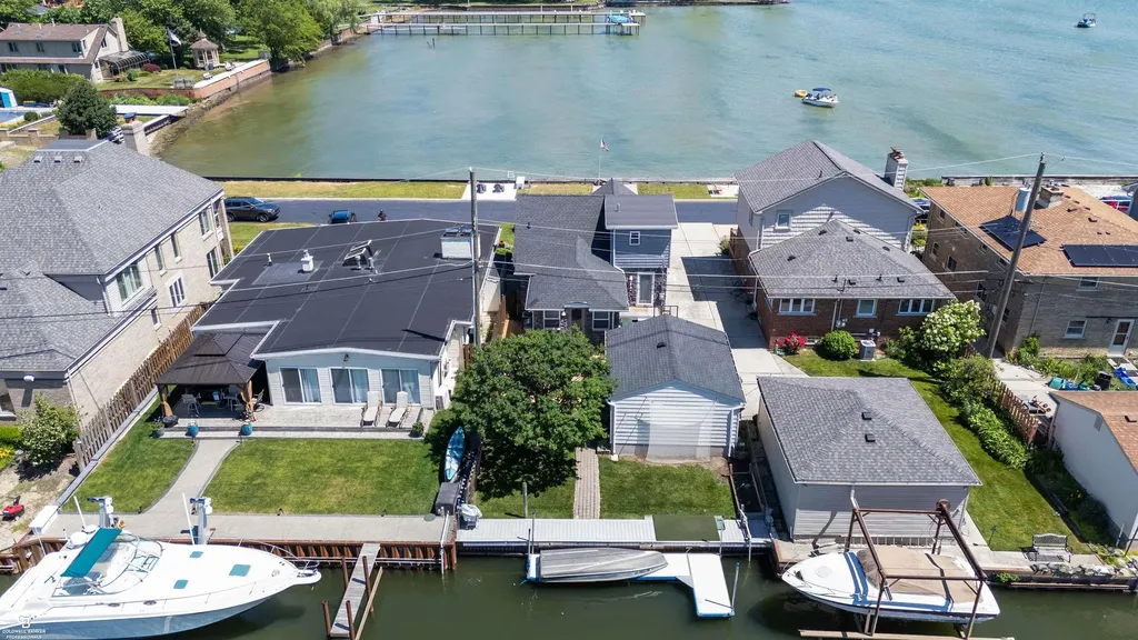 22640 Wildwood Street St. Clair Shores City MI 48081