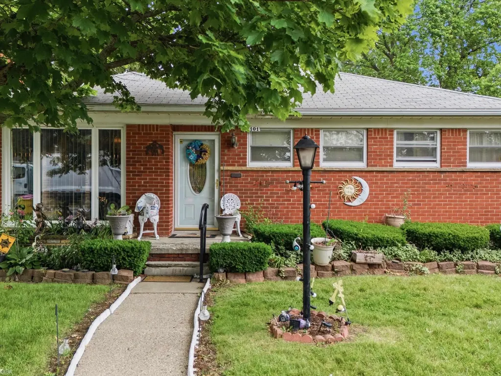 17101 Sprenger Avenue Eastpointe City MI 48021