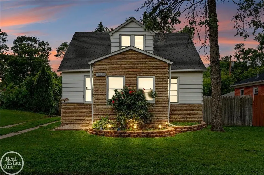 3547 Alvina Avenue Warren City MI 48091