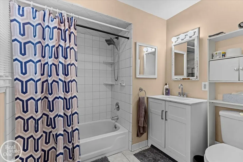 3547 Alvina Avenue Warren City MI 48091