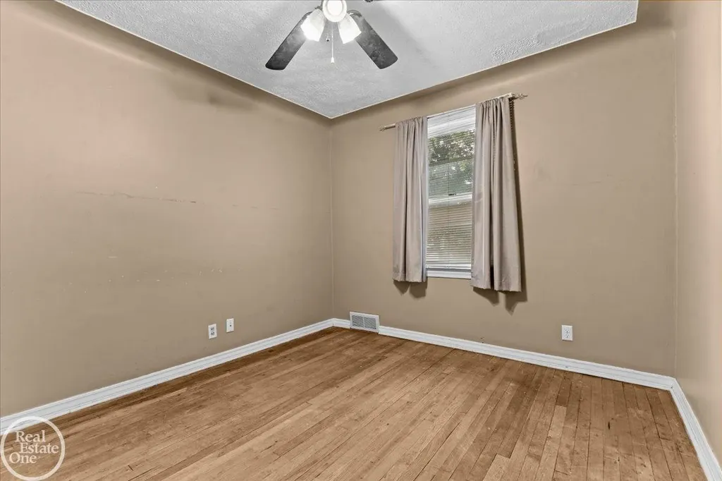 3547 Alvina Avenue Warren City MI 48091