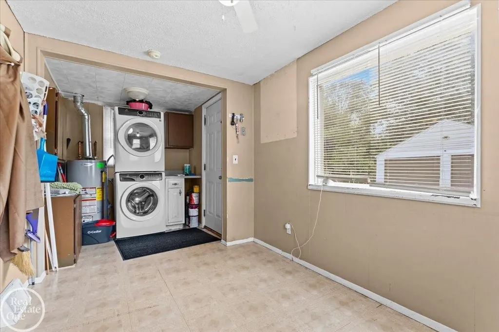 3547 Alvina Avenue Warren City MI 48091