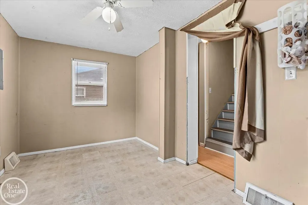 3547 Alvina Avenue Warren City MI 48091