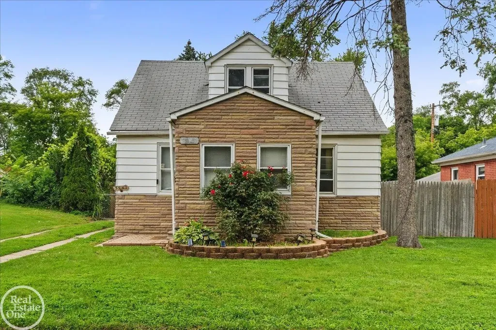 3547 Alvina Avenue Warren City MI 48091