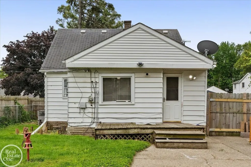 3547 Alvina Avenue Warren City MI 48091