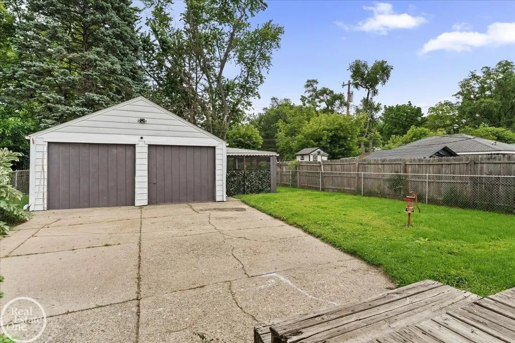 3547 Alvina Avenue Warren City MI 48091