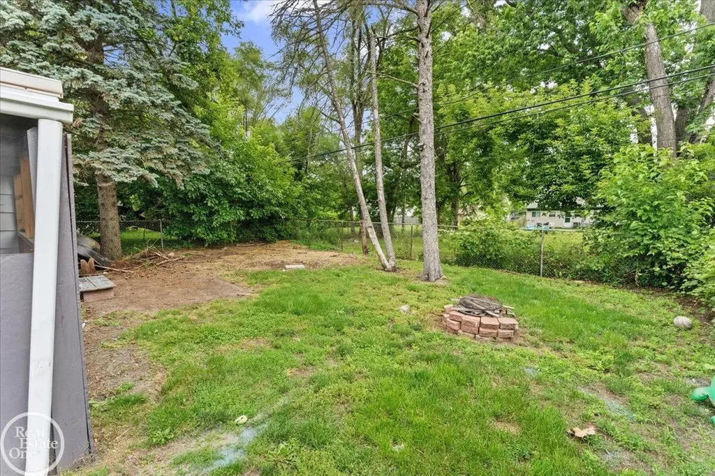 3547 Alvina Avenue Warren City MI 48091