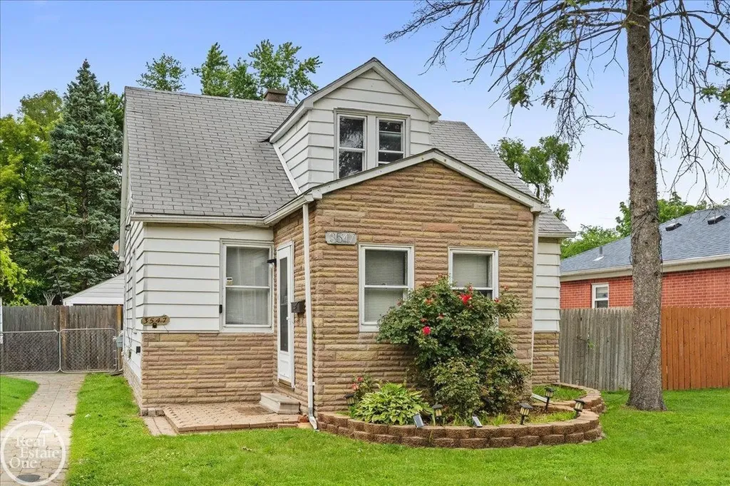3547 Alvina Avenue Warren City MI 48091