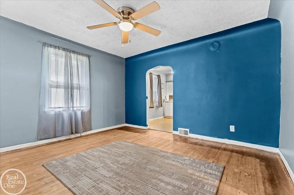3547 Alvina Avenue Warren City MI 48091