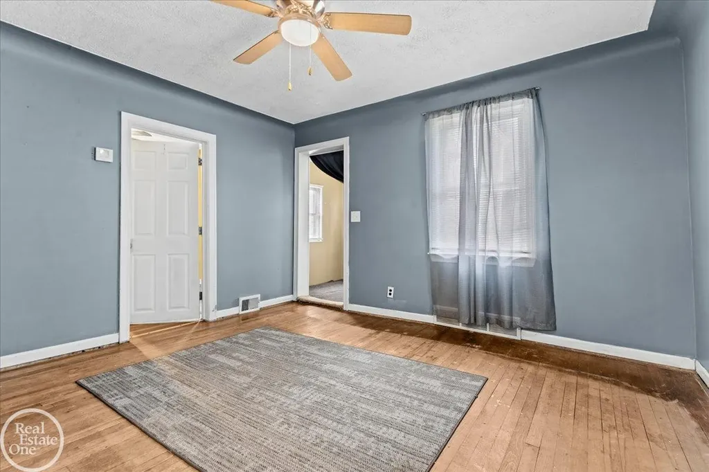 3547 Alvina Avenue Warren City MI 48091