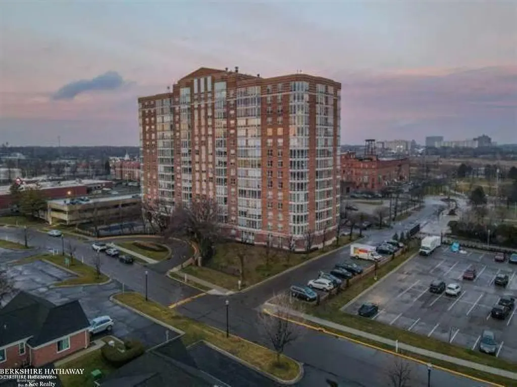 250 E Harbortown #1110 Drive Detroit City MI 48207