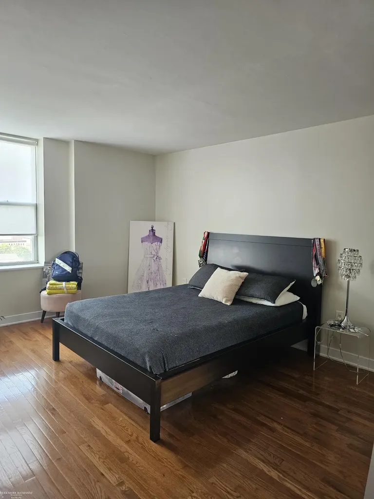 250 E Harbortown #1110 Drive Detroit City MI 48207