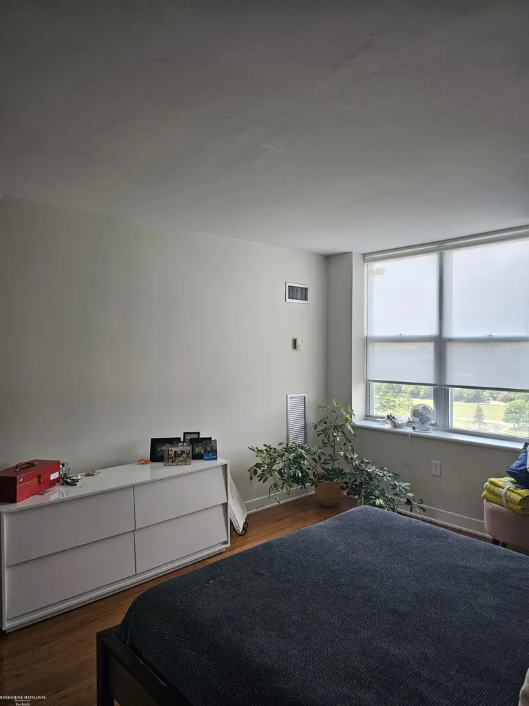 250 E Harbortown #1110 Drive Detroit City MI 48207