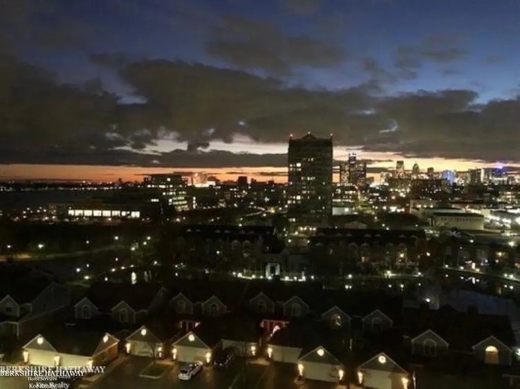 250 E Harbortown #1110 Drive Detroit City MI 48207