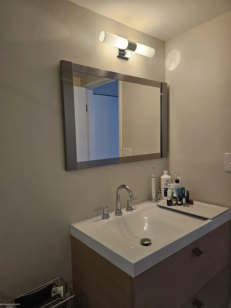 250 E Harbortown #1110 Drive Detroit City MI 48207
