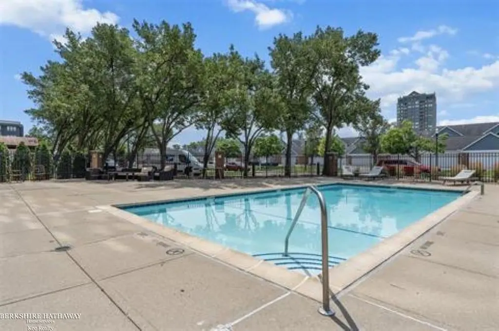 250 E Harbortown #1110 Drive Detroit City MI 48207