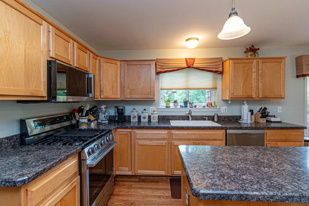 36086 St. Clair Drive New Baltimore City MI 48047