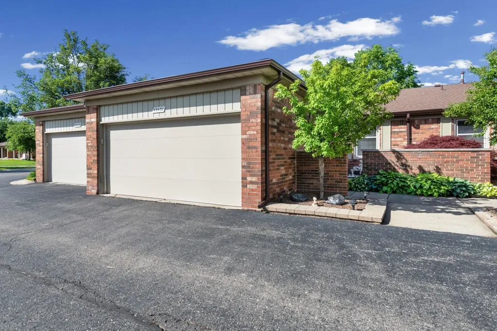 49431 Ferrisburg Court Shelby Charter Township MI 48315