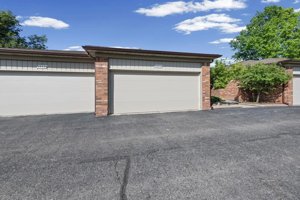 49431 Ferrisburg Court Shelby Charter Township MI 48315