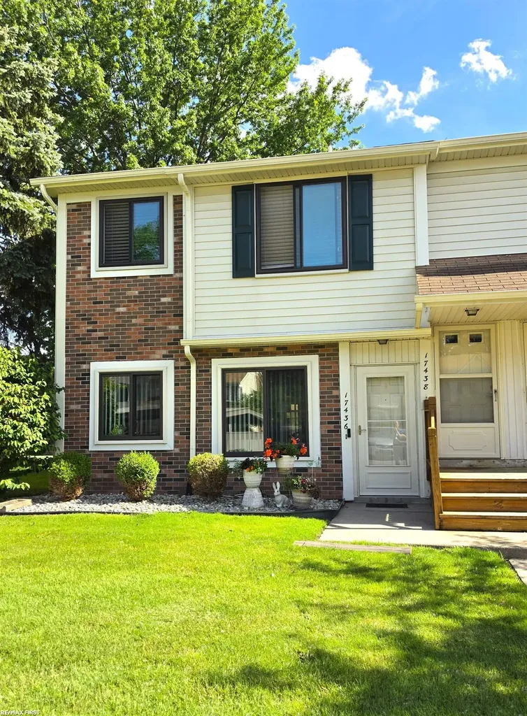 17438 Utica Oaks Lane Roseville City MI 48066