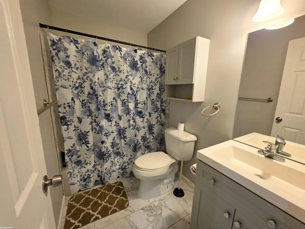 17438 Utica Oaks Lane Roseville City MI 48066