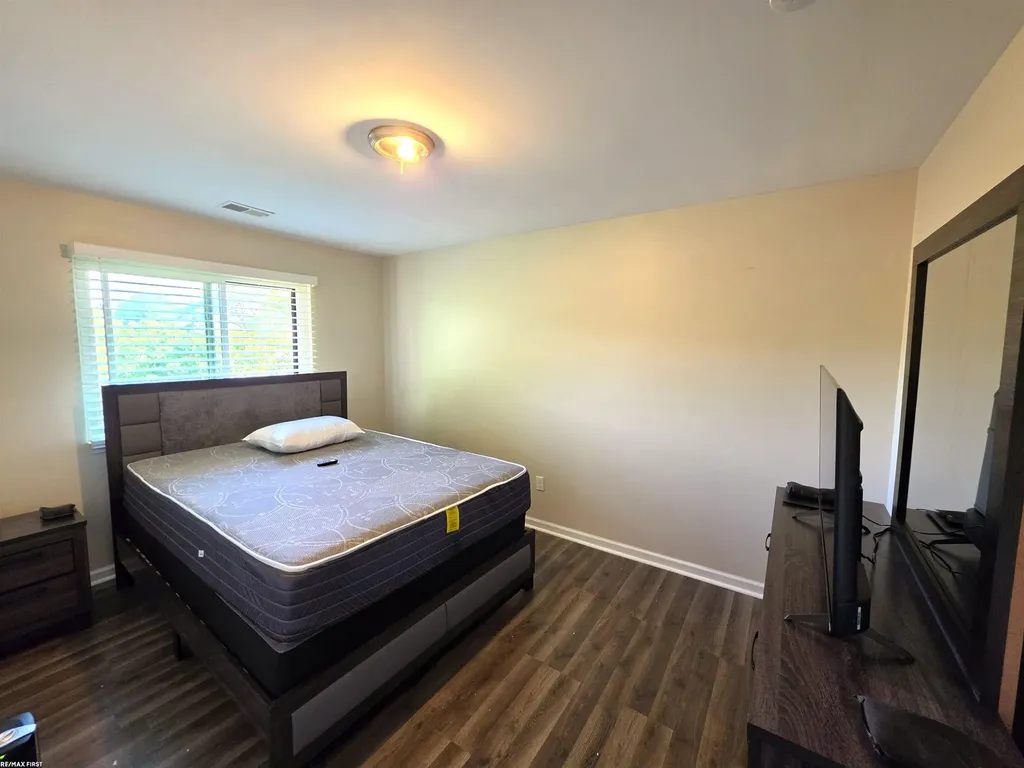 17438 Utica Oaks Lane Roseville City MI 48066