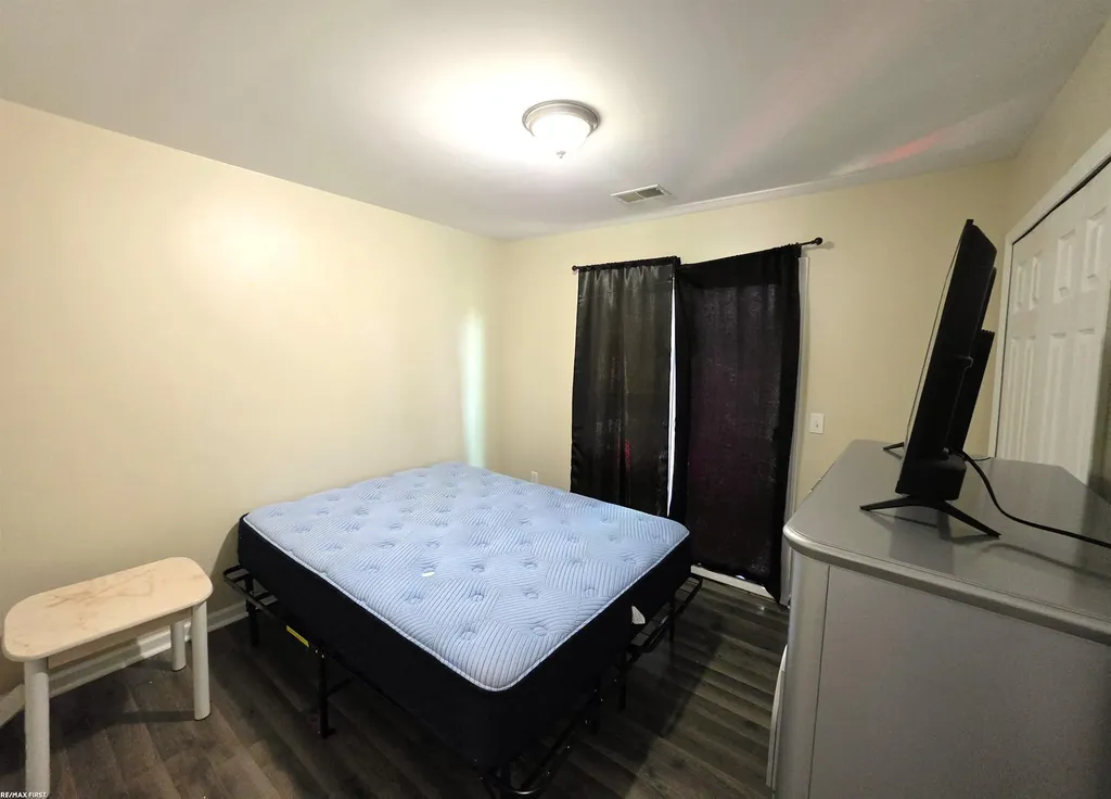 17438 Utica Oaks Lane Roseville City MI 48066