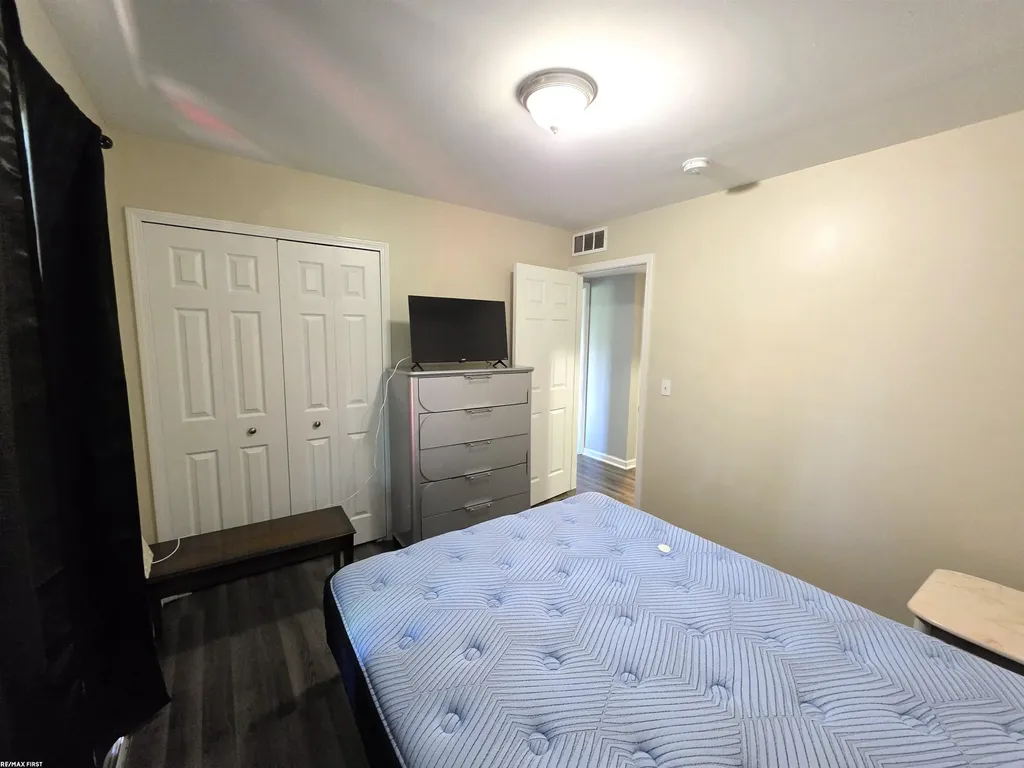 17438 Utica Oaks Lane Roseville City MI 48066
