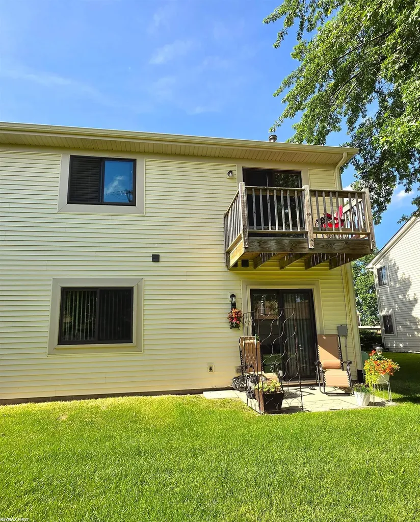 17438 Utica Oaks Lane Roseville City MI 48066