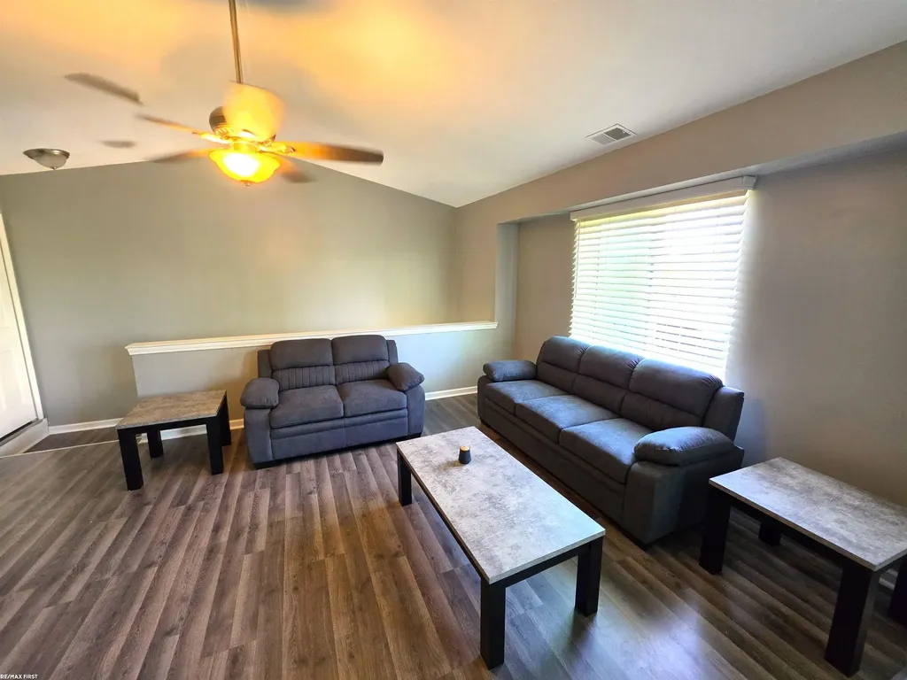 17438 Utica Oaks Lane Roseville City MI 48066
