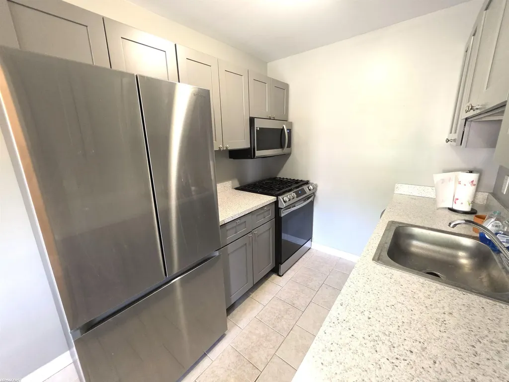 17438 Utica Oaks Lane Roseville City MI 48066