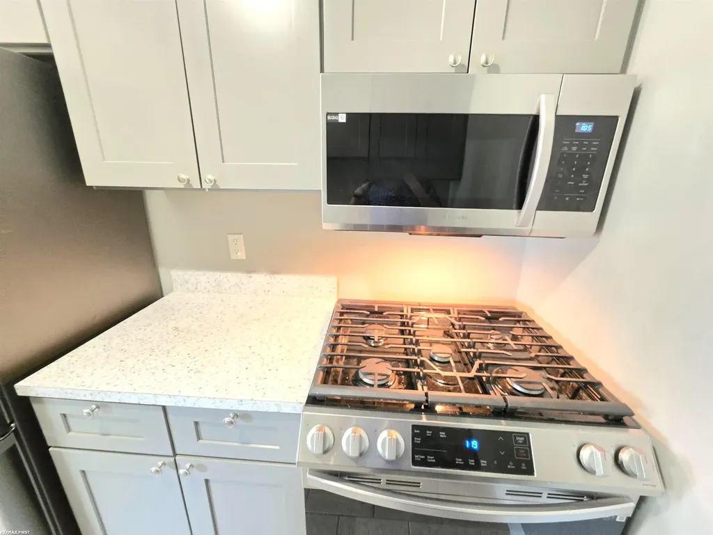 17438 Utica Oaks Lane Roseville City MI 48066