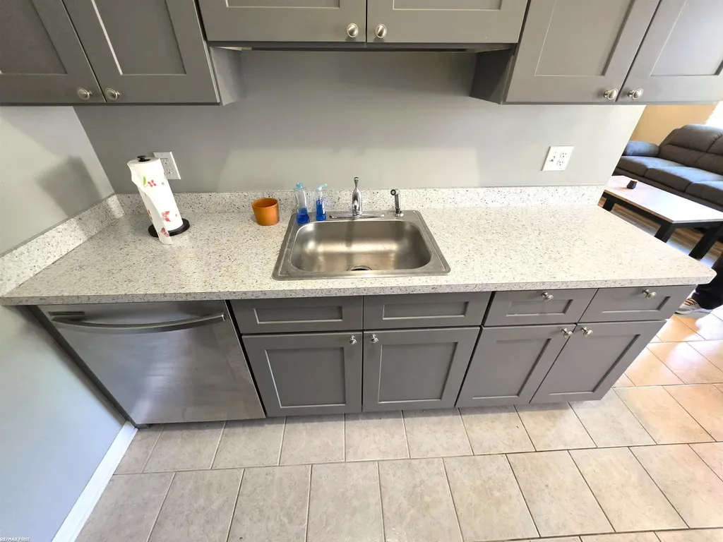 17438 Utica Oaks Lane Roseville City MI 48066