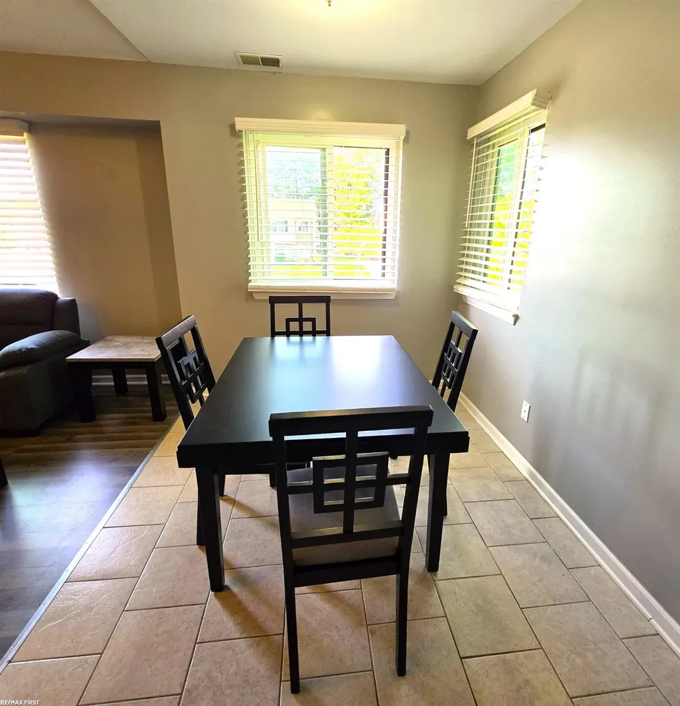 17438 Utica Oaks Lane Roseville City MI 48066