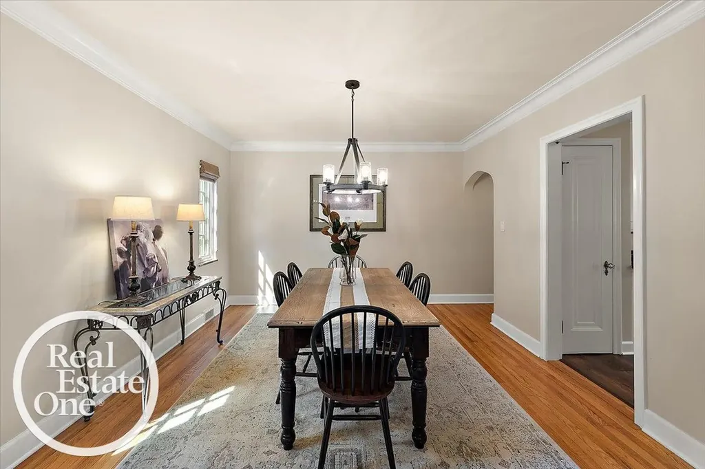 305 Moran Road Grosse Pointe Farms City MI 48236